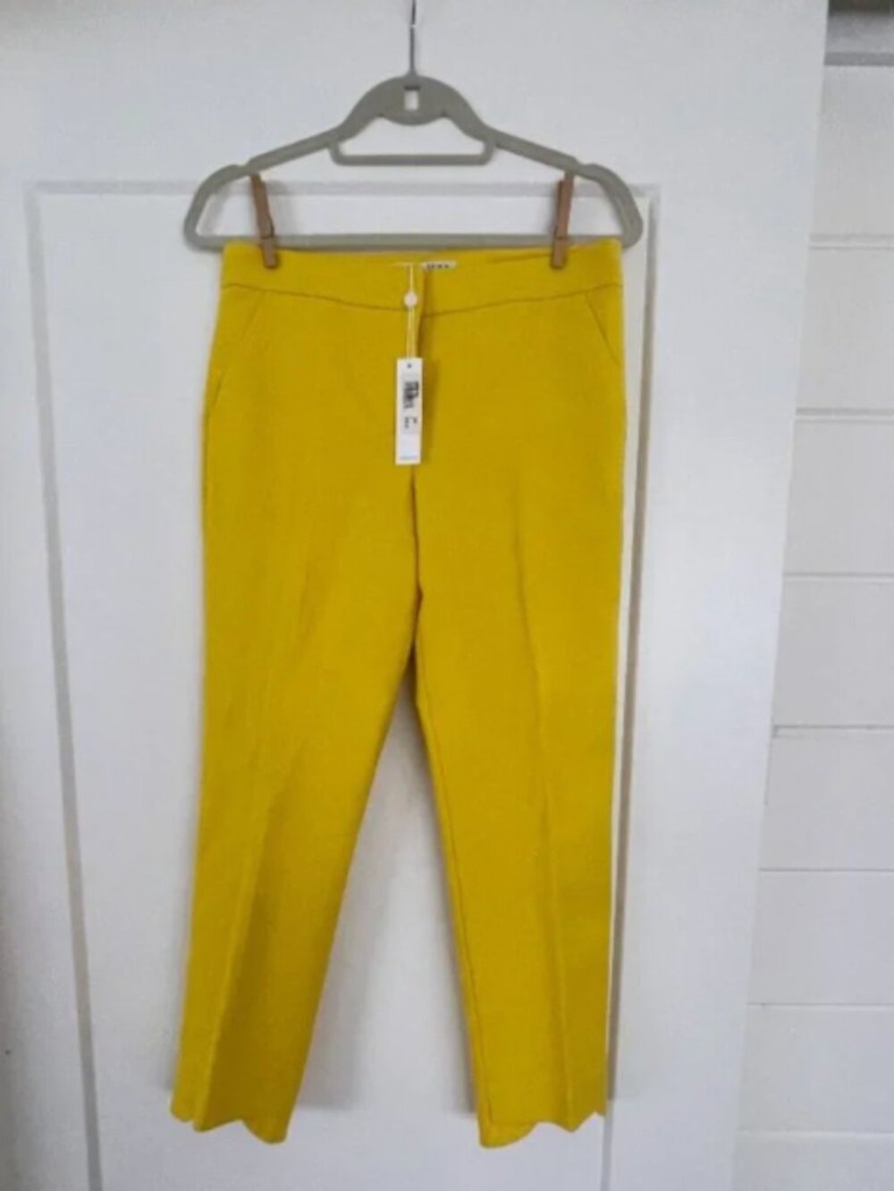 NWT Trina Turk Diffuse Cropped Pants in Lemon Yellow – Size 4